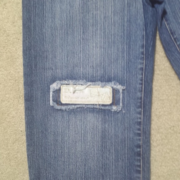 Vintage Diva Jeans Size 8  Distressed Capri Cuffed - Picture 4 of 8